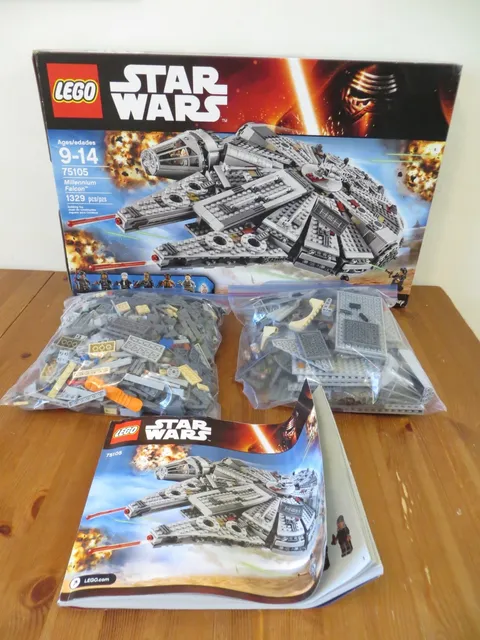 LEGO 75105 Star Wars: Millennium Falcon / 100% Complete  / MM