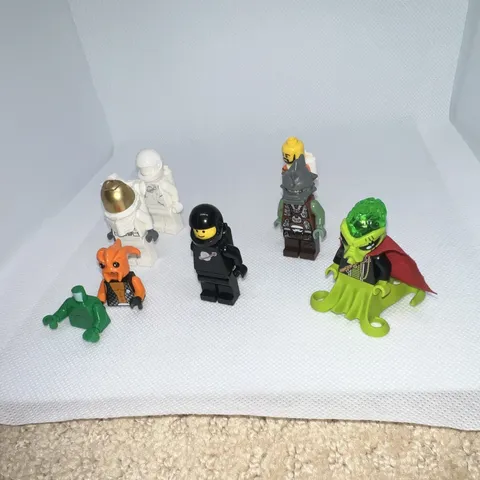 LEGO Minifigures Lot Mixed Space Alien Astronaut Monster Figures