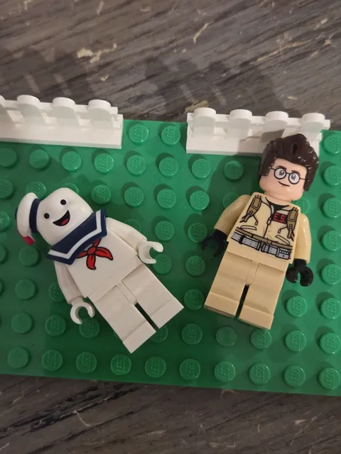 LEGO Ghostbusters Dr. Egon Spengler and Stay Puft Marshmallow Man