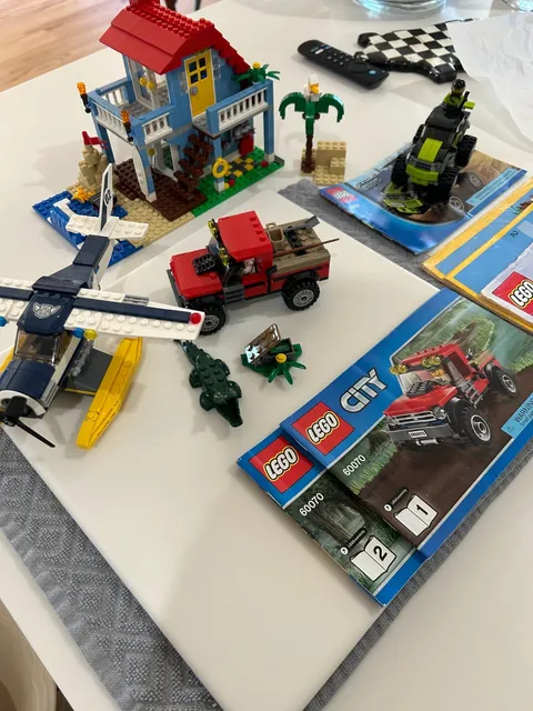 Lego sets 7346, 60070, 60055