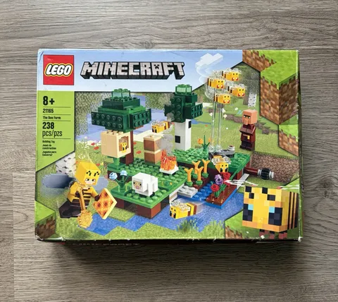 LEGO Minecraft: The Bee Farm (21165)