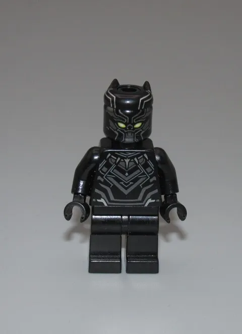 LEGO Super Heroes Black Panther Captain America minifigure 76047