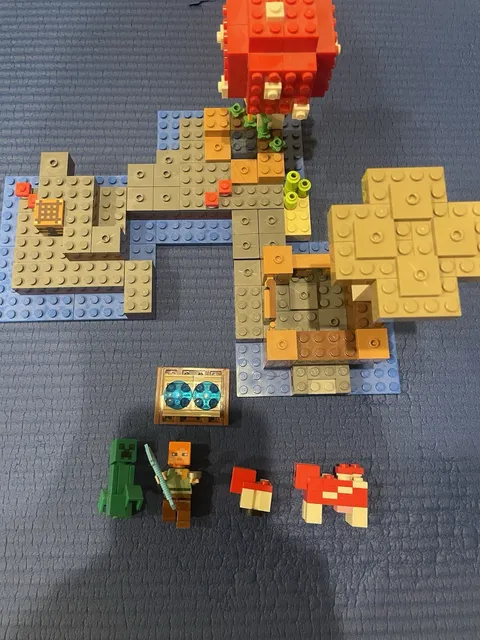 LEGO Minecraft The Mushroom Island 21129 Complete Set 247 Pieces Age 8+ Box