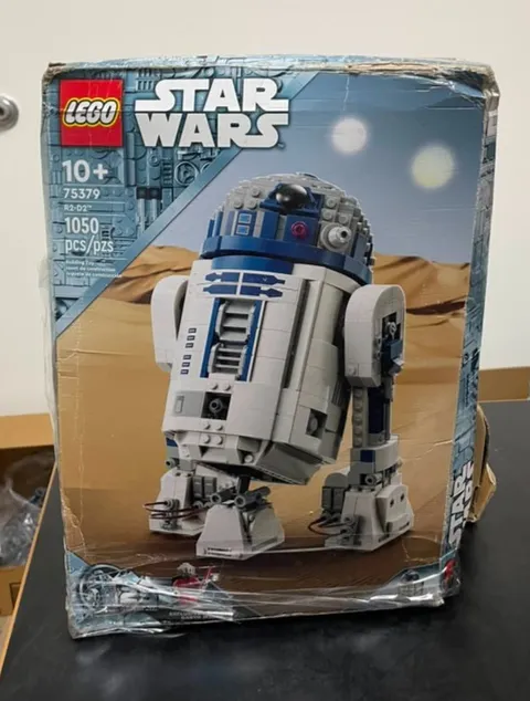 LEGO Star Wars R2-D2 75379 Set 1050 Pieces MISSING A STICKER DAMAGED BOX