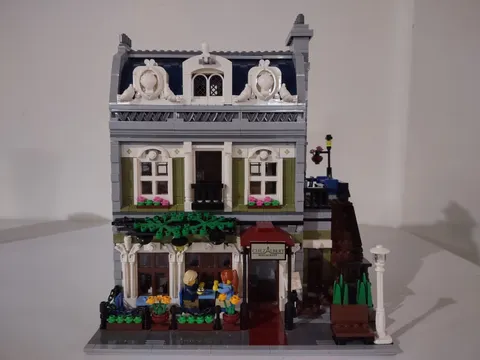 Used Complete LEGO Creator Parisian Restaurant 10243