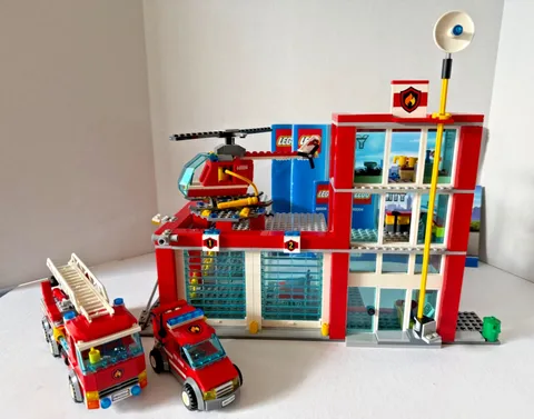 LEGO City~FiIRE STATION #60004~100% COMPLETE w/ Manuals