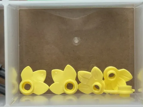 LEGO Parts - Bright Light Yellow Plant, Round 1 x 1 3 Leaves - No 32607 - QTY 5