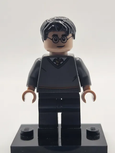 LEGO Harry Potter Minifigure Gryffindor Sweater with Black Legs hp220 NEW NM -MB