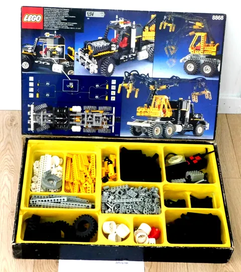 LEGO Vintage 1992 Technic Air Tech Claw Rig Set 8868 with Box & Instructions