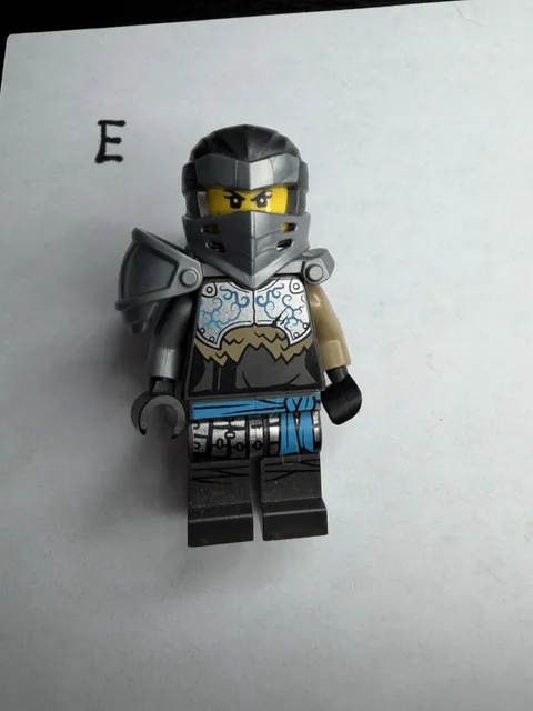Lego Ninjago Nya S13 Hero Suit minifig (2020) Genuine LEGO great condition!