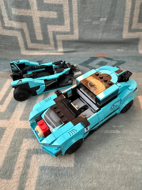 LEGO SPEED CHAMPIONS: Formula E Panasonic Jaguar Racing Gen2 (INCOMPLETE)