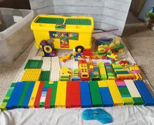 Lego Duplo Storage Ride On Bus 1997 Stud Base Plates Over 300 Total Lego Pieces