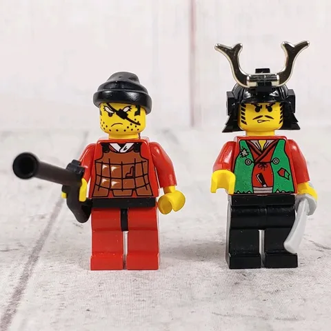 LEGO 1998 Ninja Robber Lot cas052 & cas053 with Weapons - VINTAGE RETIRED