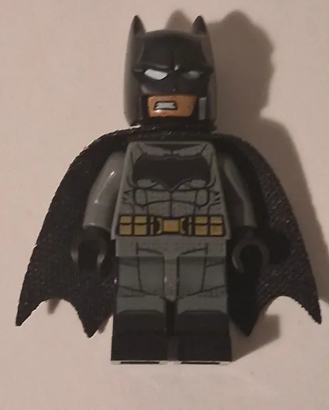 Lego Batman sh0437 Set 76086 - Dark Bluish Gray Suit Gold Belt Minifigure  