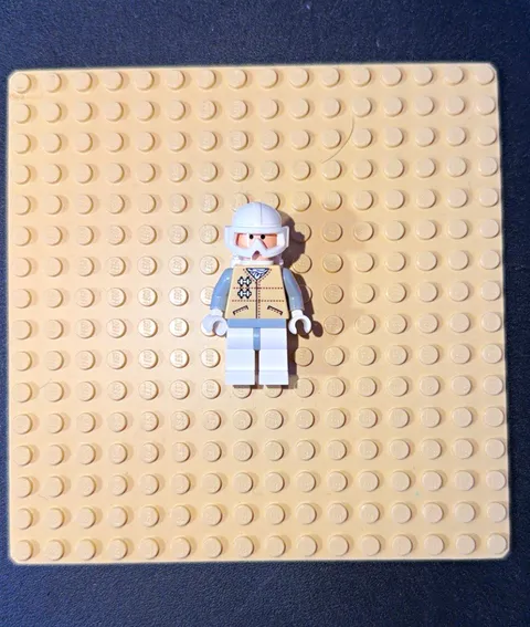 LEGO Star Wars Hoth Rebel Trooper Minifigure (White Outfit)/(Helmet Backpack)