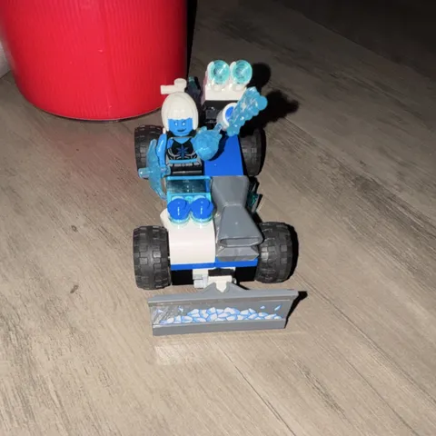 LEGO Minifigure killer frost  Accessories & Vehicle sh0472