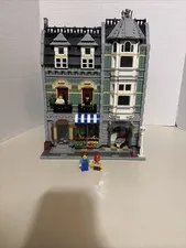 LEGO 10185 Creator Expert - Green Grocer Modular Building no box or instructions