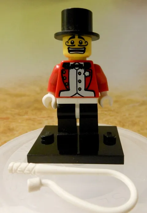 LEGO Series 2 8684 Collectible MINI FIGURE CIRCUS RINGMASTER COL019 2010
