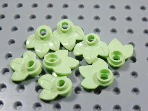 LEGO Lot of 8 Spring Yellow Green Plant Plates w/ 3 Leaves Minifig BL