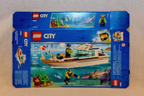 LEGO CITY: Diving Yacht (60221) - 100% Complete