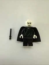 LEGO Harry Potter Lord Voldemort - White Head, Black Cape minifigure