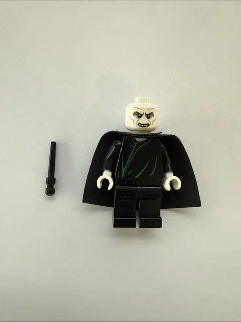 LEGO Harry Potter Lord Voldemort - White Head, Black Cape minifigure