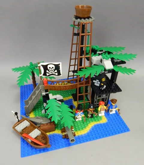 LEGO Pirates Forbidden Island (6270) 1989 99% Complete