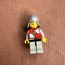 Lego Castle Lion Knight Minifigure w/Arrows
