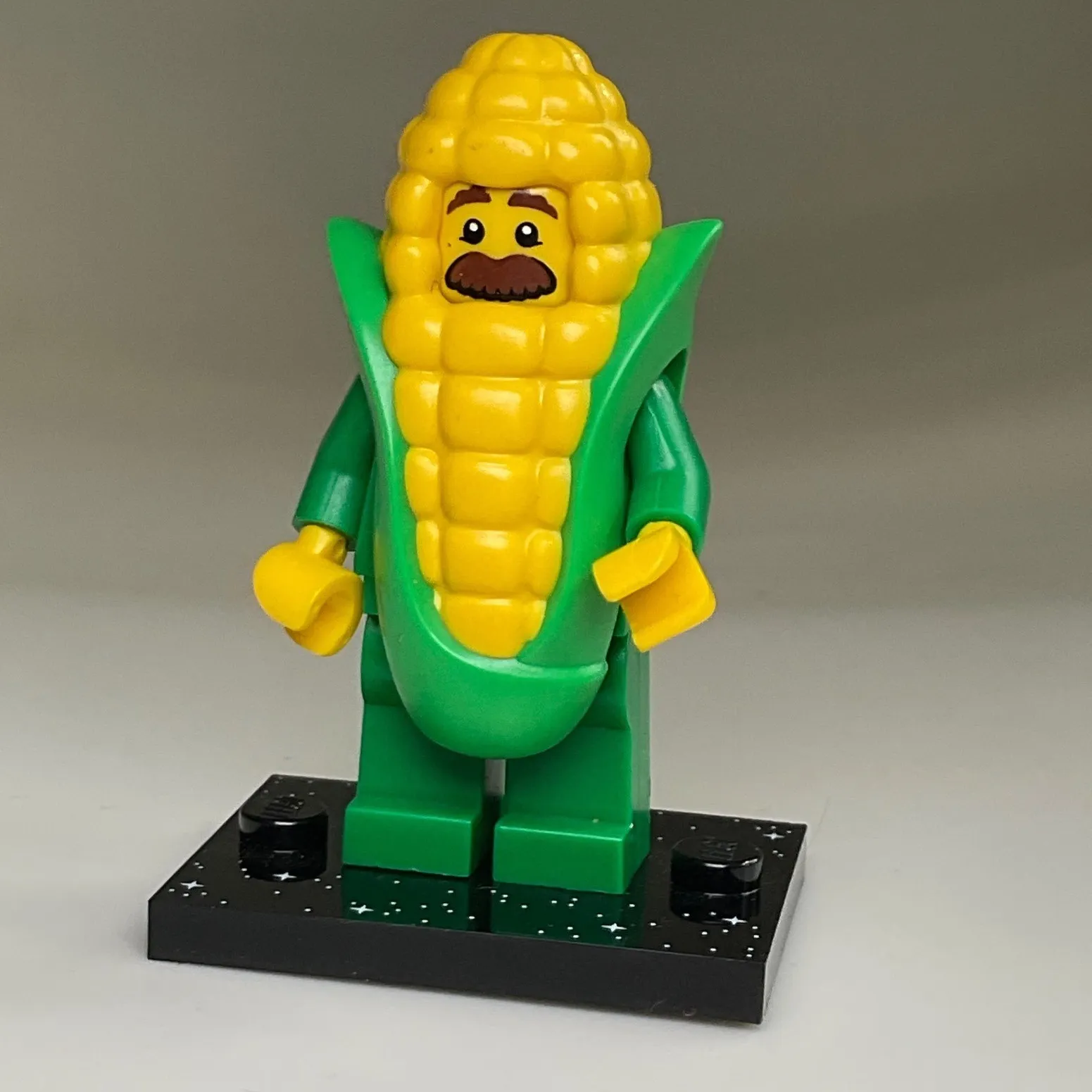 LEGO Minifigure Series 17 Corn Cob Man 71018 Green Yellow Food Suit CMF