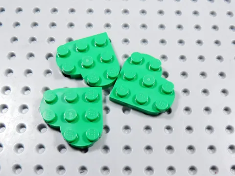 LEGO Lot of 3 Bright Green 3x3 Heart Shaped Plates BM