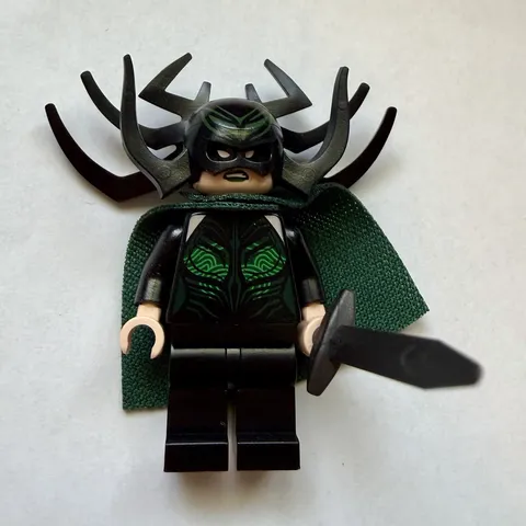 LEGO Marvel Hela Minifigure sh0406 Thor Ragnarok 76084 Complete Genuine