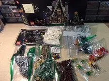 EUC Displayed Only LEGO Creator #10275 Elf Club House 1197pcs Christmas Reindeer