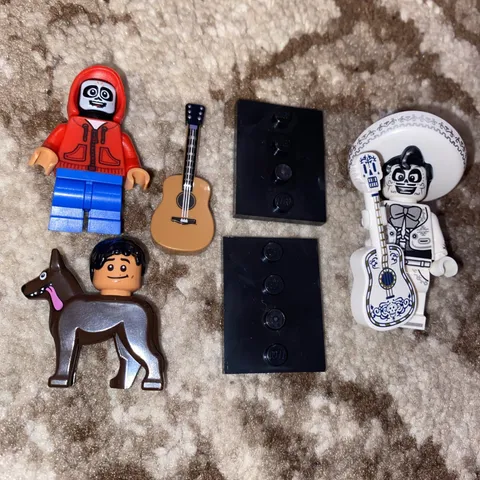 LEGO Disney 100 MIGUEL w/ DANTE and ERNESTO De La CRUZ Minifigure CMF 71038 Coco