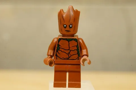 LEGO Teen Groot Minifigure sh501 Marvel Super Heroes Infinity War 76102