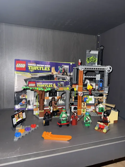 LEGO Teenage Mutant Ninja Turtle Lair Attack #79103 Complete with Manual No Box