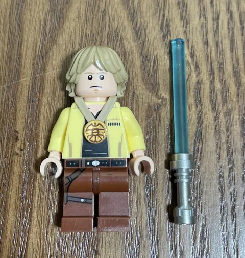 LEGO Luke Skywalker Celebration Minifigure 75365 Star Wars Yavin 4 Rebel Base 