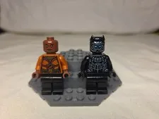 LEGO Marvel: Okoye and Black Panther - Metallic Light Blue Minifigure 76099