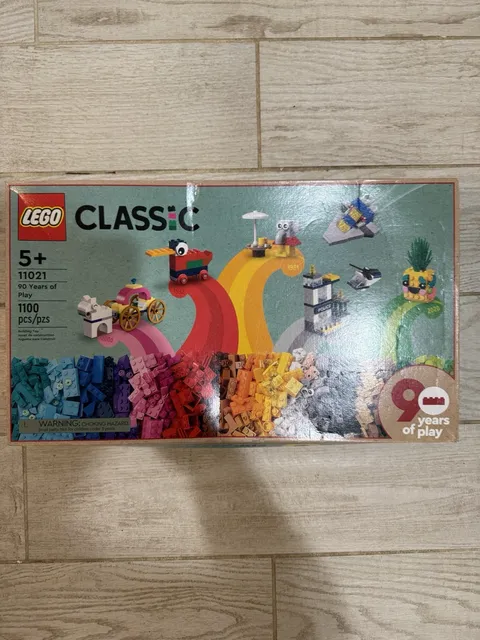 LEGO Classic 90 Years of Play Set 11021 1100 Pieces 5+ Brick Separator