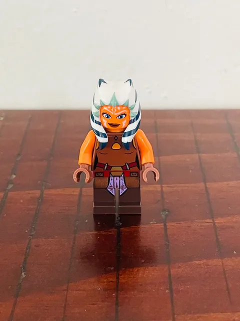 LEGO Star Wars Ahsoka Tano Minifigure 75046 75310 sw0452 Excellent Condition