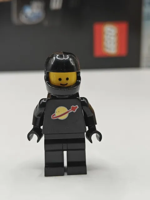 NEW Classic Black Spaceman with Air Tanks Custom Lego Minifigure