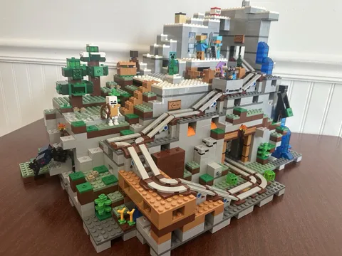 Lego Minecraft 21137 The Mountain Cave Incomplete - Shows Age - See details