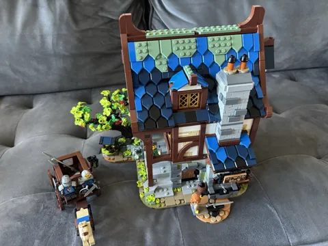MINT LEGO Ideas 21325 Medieval Blacksmith 2164 pcs 18+ Box Instructions