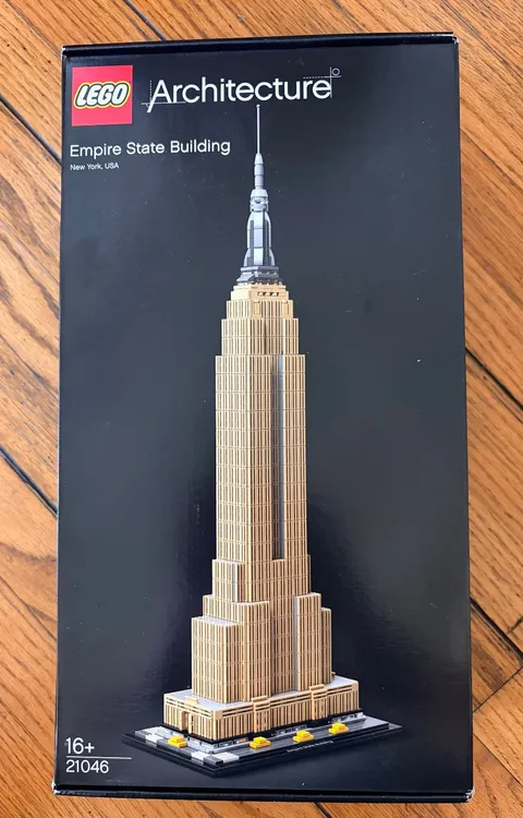 LEGO Architecture 21046 EMPIRE STATE BUILDING *RETIRED* *Creases*