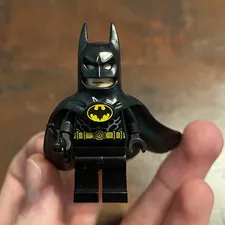 LEGO Batman Minifigure w/ Cape & Batarang Accessory - Batman Theme