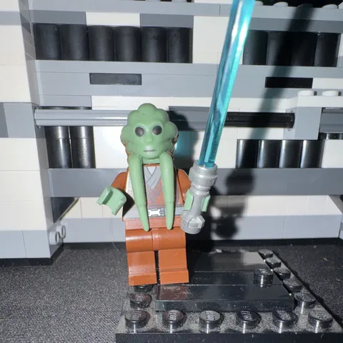 LEGO Star Wars Kit Fisto Jedi Minifigure with Blue Lightsaber GOOD condition