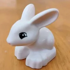 Duplo White Bunny Rabbit Head Turned Left Eyes Top Semicircular Dark Pink Nose