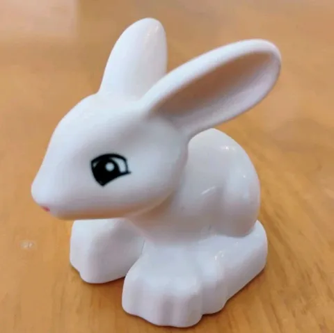 Duplo White Bunny Rabbit Head Turned Left Eyes Top Semicircular Dark Pink Nose