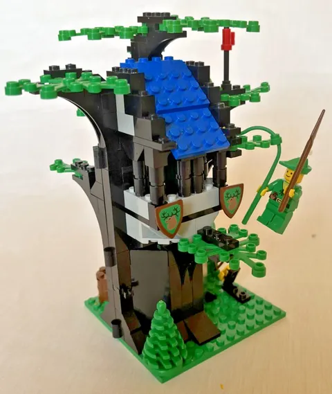 Vintage (1988) LEGO Castle -6054 Forestmen's Hideout Complete