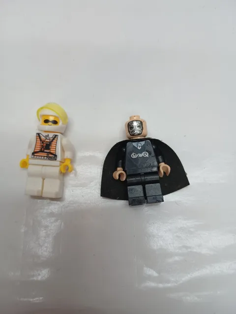 LEGO  MINIFIGURES  LOT OF 2 FIGURES  