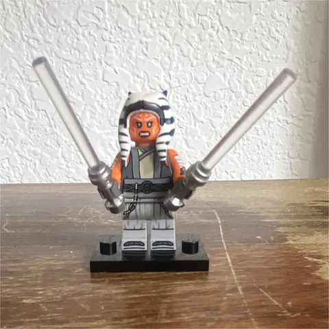 LEGO Star Wars Ahsoka Tano Minifigure - Star Wars Subtheme - w/ 2 Lightsabers